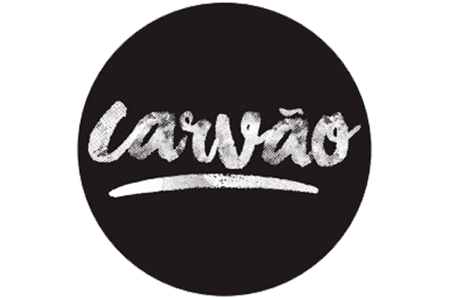 Logo carvão parceiro institucional plurall 2026
